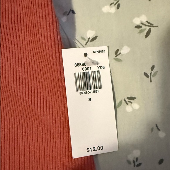 Old Navy UltraLite Rib-Knit Racerback Tank Top - Picture 7 of 8